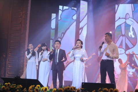 Dày dặn Khánh Ly, mong manh Hà Anh Tuấn - Ảnh 14. Dày dặn Khánh Ly, mong manh Hà Anh Tuấn - Ảnh 14.