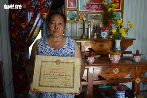 Huân, huy chương ngủ quên, kiểm điểm nguyên lãnh đạo Ba Chúc - Ảnh 1. Huân, huy chương ngủ quên, kiểm điểm nguyên lãnh đạo Ba Chúc - Ảnh 1.