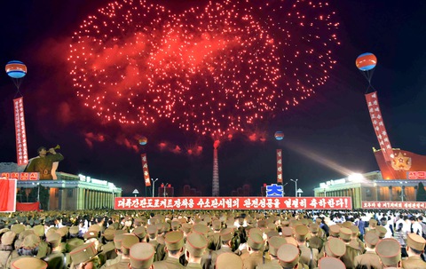 Bình Nhưỡng nổ pháo hoa mừng thử hạt nhân - Ảnh 5. Bình Nhưỡng nổ pháo hoa mừng thử hạt nhân - Ảnh 5.