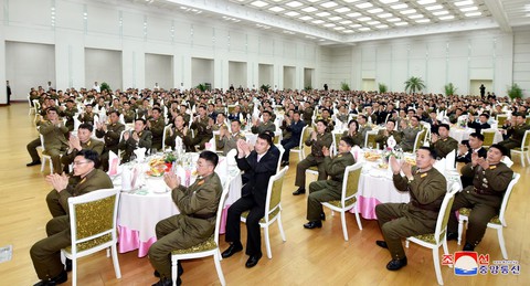 Dân Triều Tiên có thu nhập thua dân Hàn 22 lần - Ảnh 2. Dân Triều Tiên có thu nhập thua dân Hàn 22 lần - Ảnh 2.