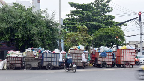 Đời rác - Kỳ 2: Nỗi sợ và lộc trời - Ảnh 1. Đời rác - Kỳ 2: Nỗi sợ và lộc trời - Ảnh 1.