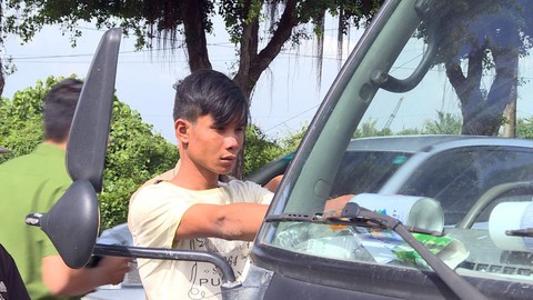 Tạm giữ thanh niên ngáo đá bắt con tin khiến thai phụ bất tỉnh - Ảnh 1. Tạm giữ thanh niên ngáo đá bắt con tin khiến thai phụ bất tỉnh - Ảnh 1.