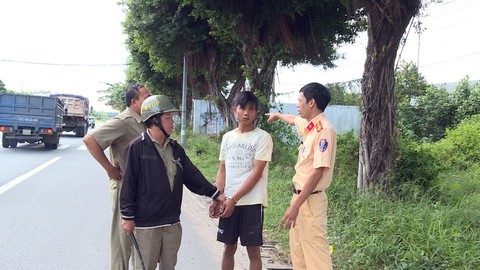 Tạm giữ thanh niên ngáo đá bắt con tin khiến thai phụ bất tỉnh - Ảnh 2. Tạm giữ thanh niên ngáo đá bắt con tin khiến thai phụ bất tỉnh - Ảnh 2.