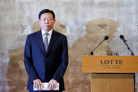 Dàn lãnh đạo Tập đoàn Lotte lãnh án tù - Ảnh 2. Dàn lãnh đạo Tập đoàn Lotte lãnh án tù - Ảnh 2.