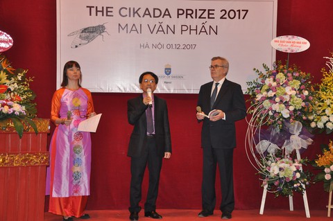 Nhà thơ Mai Văn Phấn nhận giải thưởng Cikada Thụy Điển 2017 - Ảnh 3. Nhà thơ Mai Văn Phấn nhận giải thưởng Cikada Thụy Điển 2017 - Ảnh 3.