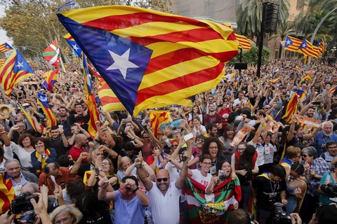 Thế giới trong tuần qua ảnh: lễ tang cố vương Thái Lan, căng thẳng ở Catalonia - Ảnh 3. Thế giới trong tuần qua ảnh: lễ tang cố vương Thái Lan, căng thẳng ở Catalonia - Ảnh 3.