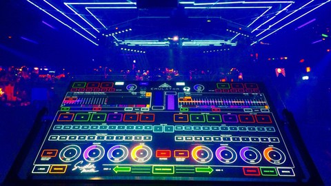 Trình diễn âm nhạc điện tử (EDM) tại Ngày công nghệ Tuổi Trẻ - Ảnh 2. Trình diễn âm nhạc điện tử (EDM) tại Ngày công nghệ Tuổi Trẻ - Ảnh 2.