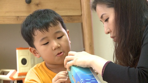 Ứng xử với trẻ con: nhà đài bao giờ mới văn minh như thế giới? - Ảnh 5. Ứng xử với trẻ con: nhà đài bao giờ mới văn minh như thế giới? - Ảnh 5.