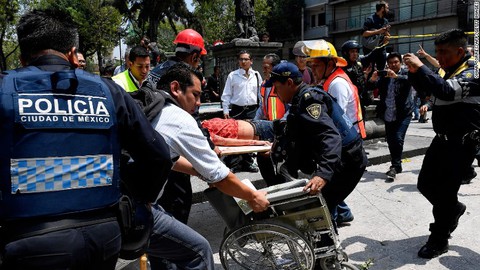 Động đất lớn ở Mexico, hơn 110 người chết - Ảnh 4. Động đất lớn ở Mexico, hơn 110 người chết - Ảnh 4.