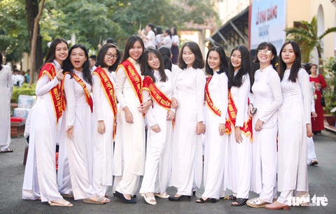 Gương mặt rạng rỡ của nam, nữ sinh ngày khai trường - Ảnh 2. Gương mặt rạng rỡ của nam, nữ sinh ngày khai trường - Ảnh 2.