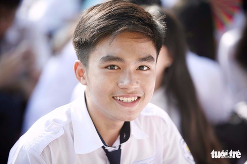 Gương mặt rạng rỡ của nam, nữ sinh ngày khai trường - Ảnh 4. Gương mặt rạng rỡ của nam, nữ sinh ngày khai trường - Ảnh 4.