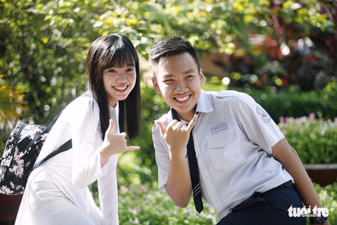 Gương mặt rạng rỡ của nam, nữ sinh ngày khai trường - Ảnh 5. Gương mặt rạng rỡ của nam, nữ sinh ngày khai trường - Ảnh 5.