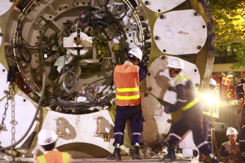 Di chuyển robot TBM để khoan hầm metro phía tây - Ảnh 3. Di chuyển robot TBM để khoan hầm metro phía tây - Ảnh 3.