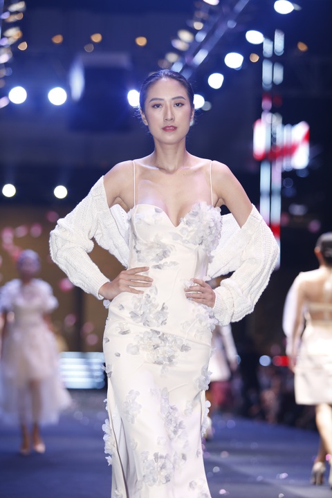 Lâm Gia Khang và màn trình diễn hoành tráng Dấu ấn nàng hương - Ảnh 4. Lâm Gia Khang và màn trình diễn hoành tráng Dấu ấn nàng hương - Ảnh 4.