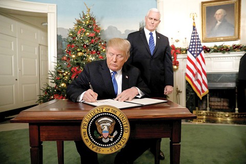 Ông Mike Pence lỡ hẹn Giáng sinh ở Bethlehem - Ảnh 1. Ông Mike Pence lỡ hẹn Giáng sinh ở Bethlehem - Ảnh 1.