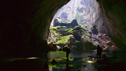 Xuyên hang Sơn Đoòng vượt Bức tường Việt Nam bằng thang - Ảnh 1. Xuyên hang Sơn Đoòng vượt Bức tường Việt Nam bằng thang - Ảnh 1.