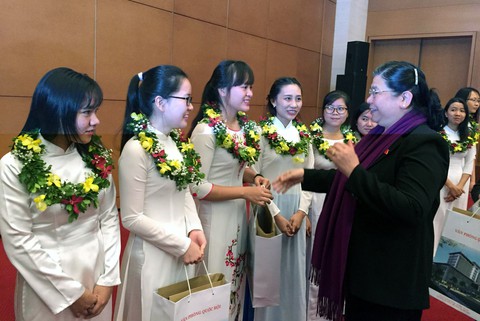 Phó chủ tịch Quốc hội tôn vinh gương mặt Quả Cầu Vàng - Ảnh 1. Phó chủ tịch Quốc hội tôn vinh gương mặt Quả Cầu Vàng - Ảnh 1.