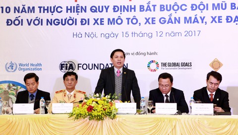 Đội mũ bảo hiểm đã nhiều nhưng còn chưa đúng cách - Ảnh 1. Đội mũ bảo hiểm đã nhiều nhưng còn chưa đúng cách - Ảnh 1.