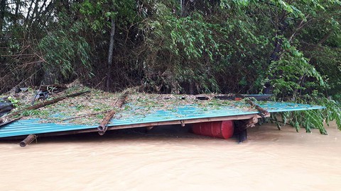 Còn 16.000 ngôi nhà ở rốn lũ Đại Lộc ngập, 2 người chết - Ảnh 3. Còn 16.000 ngôi nhà ở rốn lũ Đại Lộc ngập, 2 người chết - Ảnh 3.