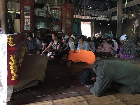 Tìm được 9 thi thể trong số 18 người bị vùi lấp tại Hòa Bình - Ảnh 18. Tìm được 9 thi thể trong số 18 người bị vùi lấp tại Hòa Bình - Ảnh 18.