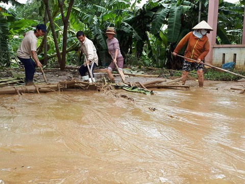 69 người chết, 30 người mất tích trong bão lũ - Ảnh 1. 69 người chết, 30 người mất tích trong bão lũ - Ảnh 1.