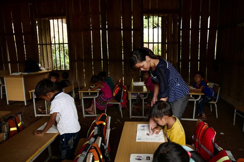 Giấc mơ trường lớp từ trang vở: Nỗi khổ miền xuôi khó thấu - Ảnh 16. Giấc mơ trường lớp từ trang vở: Nỗi khổ miền xuôi khó thấu - Ảnh 16.