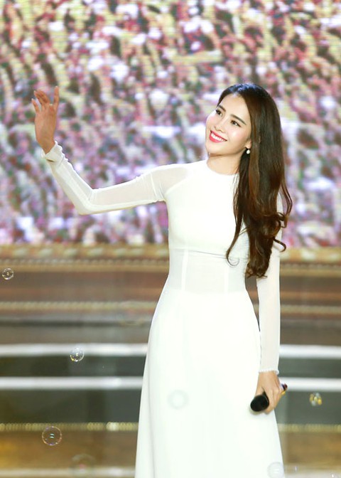 Hoa khôi Bolero: không chỉ ngọt mà còn phải xinh - Ảnh 5. Hoa khôi Bolero: không chỉ ngọt mà còn phải xinh - Ảnh 5.