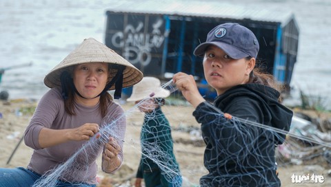 Bè tan thuyền nát, ngư dân ôm nợ - Ảnh 15. Bè tan thuyền nát, ngư dân ôm nợ - Ảnh 15.