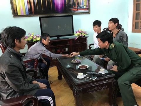 Phá vụ buôn bán người, giam lỏng trên tàu cá làm việc khổ sai - Ảnh 2. Phá vụ buôn bán người, giam lỏng trên tàu cá làm việc khổ sai - Ảnh 2.