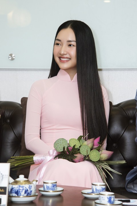 Thí sinh Hoa hậu Việt Nam làm Nàng thơ xứ Huế - Ảnh 1. Thí sinh Hoa hậu Việt Nam làm Nàng thơ xứ Huế - Ảnh 1.