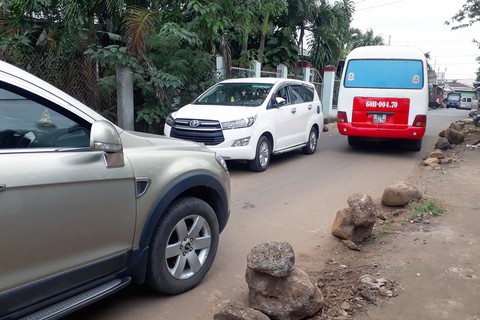 Dân khốn khổ vì xe né trạm BOT Biên Hòa - Ảnh 1. Dân khốn khổ vì xe né trạm BOT Biên Hòa - Ảnh 1.