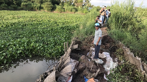 Triều cường gây vỡ bờ, nhiều hộ dân Cần Thơ mất trắng - Ảnh 5. Triều cường gây vỡ bờ, nhiều hộ dân Cần Thơ mất trắng - Ảnh 5.