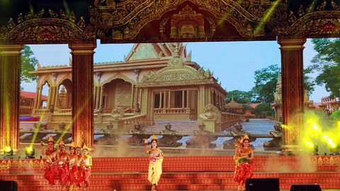 Tưng bừng ngày hội văn hóa Khmer Nam bộ - Ảnh 6. Tưng bừng ngày hội văn hóa Khmer Nam bộ - Ảnh 6.