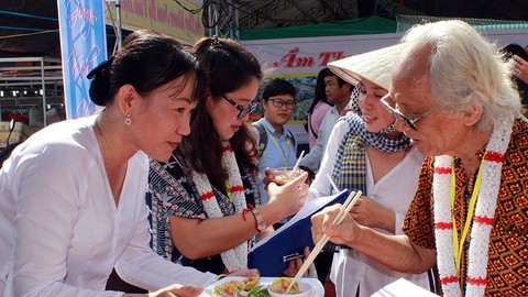 Tưng bừng ngày hội văn hóa Khmer Nam bộ - Ảnh 7. Tưng bừng ngày hội văn hóa Khmer Nam bộ - Ảnh 7.