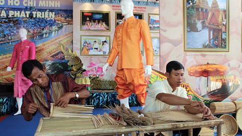 Tưng bừng ngày hội văn hóa Khmer Nam bộ - Ảnh 8. Tưng bừng ngày hội văn hóa Khmer Nam bộ - Ảnh 8.