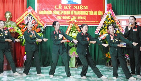 50 năm Đại đội nữ pháo binh Ngư Thủy anh hùng - Ảnh 1. 50 năm Đại đội nữ pháo binh Ngư Thủy anh hùng - Ảnh 1.