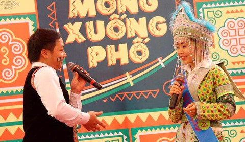 Lưu giữ văn hóa Mông qua Facebook - Ảnh 1. Lưu giữ văn hóa Mông qua Facebook - Ảnh 1.