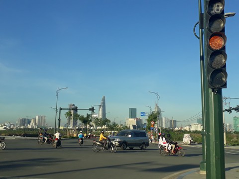 Mong mỏi đèn giao thông hoạt động sớm hơn - Ảnh 3. Mong mỏi đèn giao thông hoạt động sớm hơn - Ảnh 3.