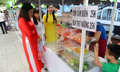 Tại sao cuộc chiến giành lại vỉa hè là sự kiện nổi bật năm 2017? - Ảnh 1. Tại sao cuộc chiến giành lại vỉa hè là sự kiện nổi bật năm 2017? - Ảnh 1.