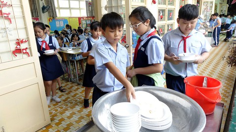 Tự phục vụ, học nhiều điều hay - Ảnh 1. Tự phục vụ, học nhiều điều hay - Ảnh 1.