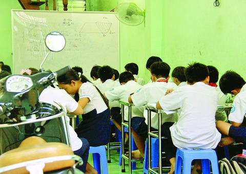 Trẻ phải học từ sớm tới khuya - Ảnh 1. Trẻ phải học từ sớm tới khuya - Ảnh 1.