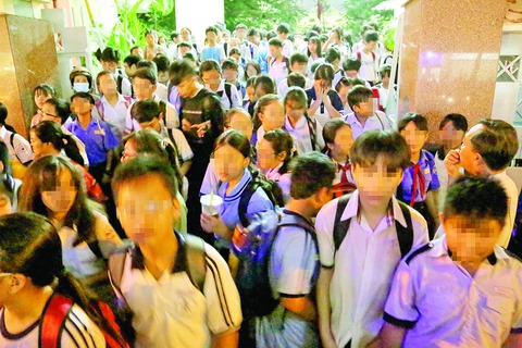 Trẻ phải học từ sớm tới khuya - Ảnh 5. Trẻ phải học từ sớm tới khuya - Ảnh 5.