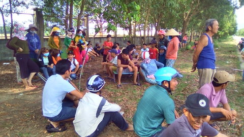 Đóng cửa báo chí dự họp bàn đối thoại xử lý nhà máy gây ô nhiễm - Ảnh 1. Đóng cửa báo chí dự họp bàn đối thoại xử lý nhà máy gây ô nhiễm - Ảnh 1.