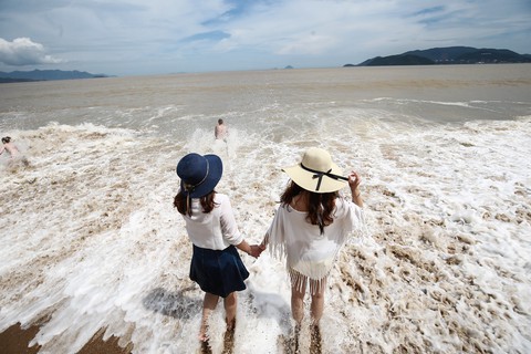 Nha Trang lấy lại nhịp sống thường ngày sau bão - Ảnh 15. Nha Trang lấy lại nhịp sống thường ngày sau bão - Ảnh 15.