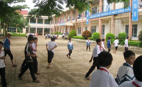 Vận động học sinh đóng tiền... xây dựng nông thôn mới - Ảnh 1. Vận động học sinh đóng tiền... xây dựng nông thôn mới - Ảnh 1.