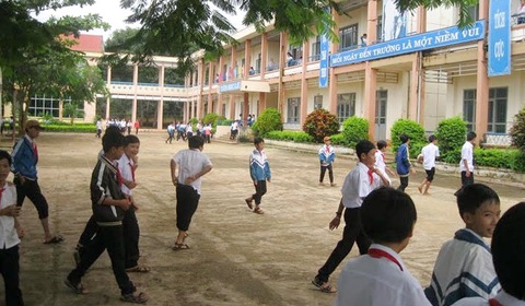 Sau vụ thu tiền trường cho nông thôn mới, tỉnh cấm nhũng nhiễu - Ảnh 1. Sau vụ thu tiền trường cho nông thôn mới, tỉnh cấm nhũng nhiễu - Ảnh 1.