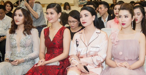 Nữ hoàng trang sức 2017 được sở hữu vĩnh viễn vương miện 1,5 tỉ đồng - Ảnh 1. Nữ hoàng trang sức 2017 được sở hữu vĩnh viễn vương miện 1,5 tỉ đồng - Ảnh 1.