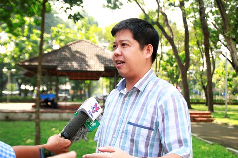 Thu phí đậu ô-tô qua điện thoại: Nhiều người còn bỡ ngỡ - Ảnh 3. Thu phí đậu ô-tô qua điện thoại: Nhiều người còn bỡ ngỡ - Ảnh 3.
