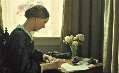 A quiet passion hay là một cuộc yêu đơn phương cõi đời - Ảnh 7. A quiet passion hay là một cuộc yêu đơn phương cõi đời - Ảnh 7.