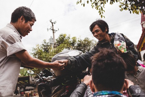 Chàng phượt thủ gặp ai cũng ướm thử dép - Ảnh 5. Chàng phượt thủ gặp ai cũng ướm thử dép - Ảnh 5.